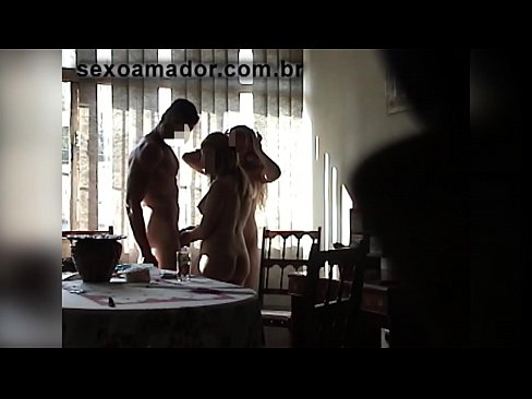 ❤️ Amigos sexuais convidam um homem gigante e um ménage à trois com ele ☑ Porno em porno pt.robosexshop.ru