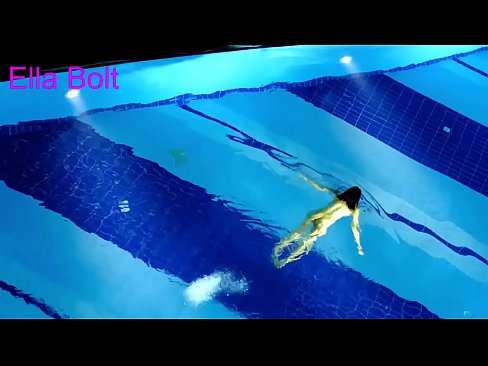 ❤️ Não consigo parar de ver, jovem loira apanhada a nadar nua na piscina da estância balnear ELLA BOLT ☑ Porno em porno pt.robosexshop.ru