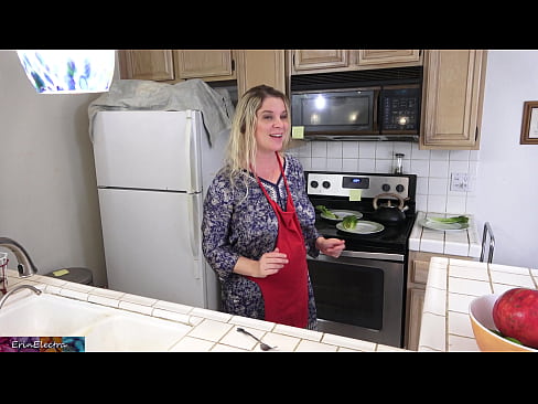❤️ A madrasta a ordenhá-lo na cozinha antes do seu encontro ☑ Porno em porno pt.robosexshop.ru