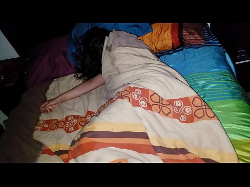 ❤️ Stepson berating a sua jovem madrasta enquanto ela dorme. ☑ Porno em porno pt.robosexshop.ru
